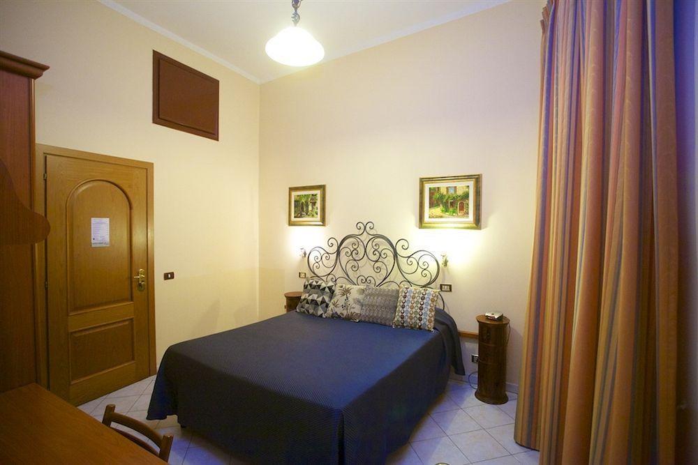 Nicolas Inn Rome Luaran gambar