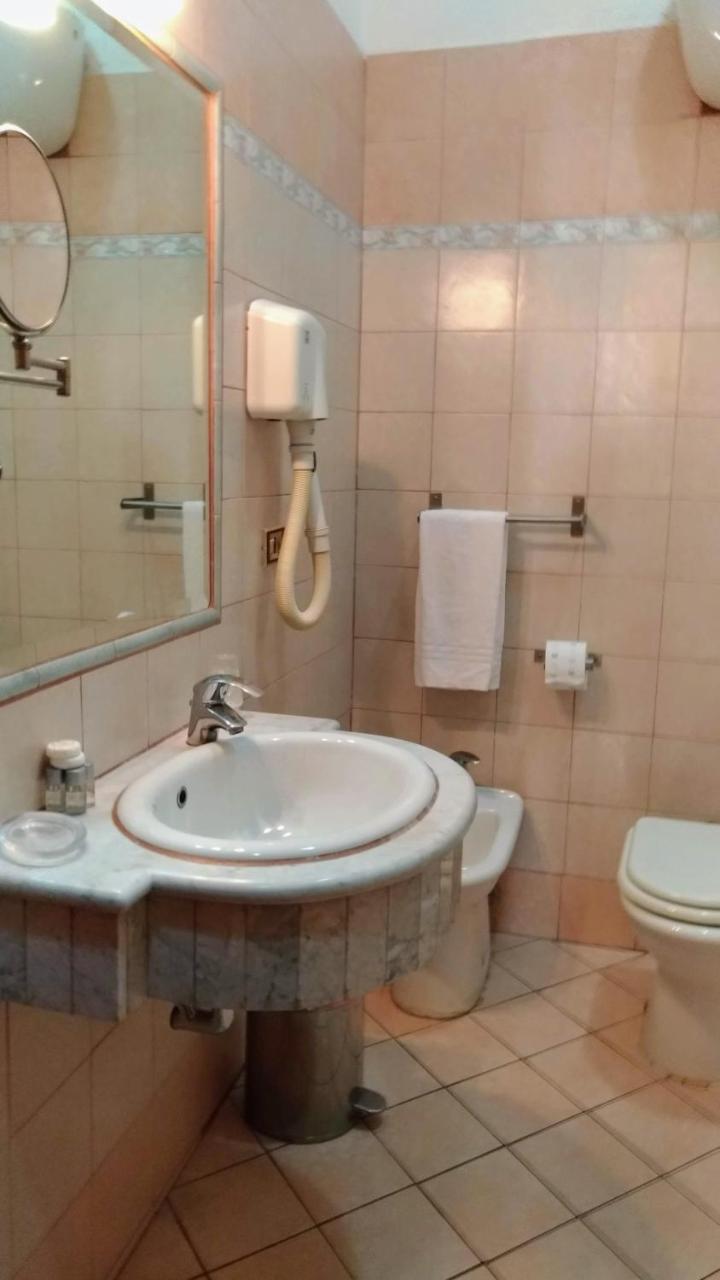 Nicolas Inn Rome Luaran gambar